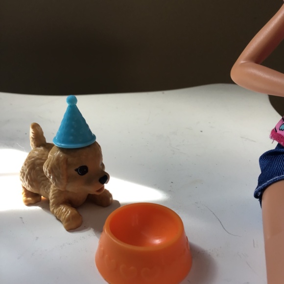 Barbie 2015 Colletible - Picture 6 of 6